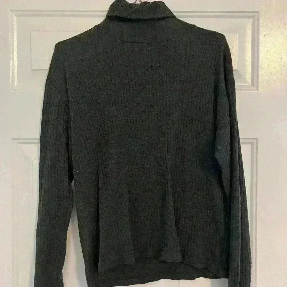 90s Gray Turtleneck